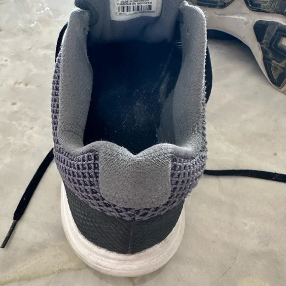 Nike Revolution Teal and Black Athletic Shoes - Picture 5 of 5